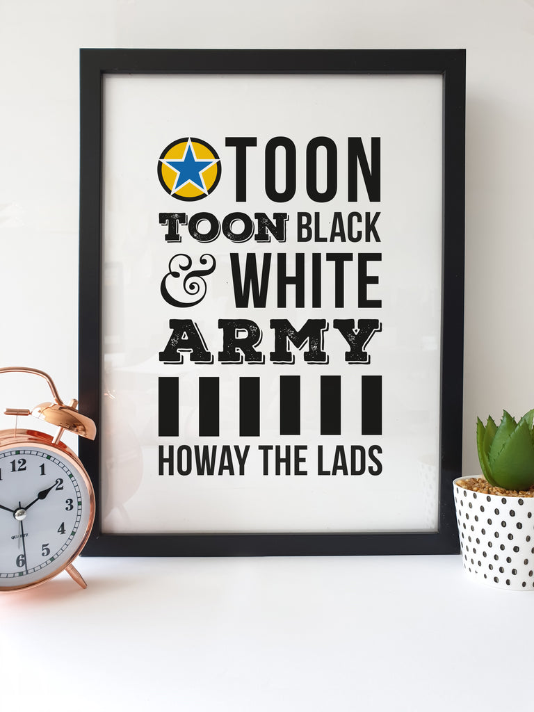 Is there a better sound than that of 50,000 plus Newcastle United fans screaming 'Toon toon black & white army' in unison as the players burst onto the pitch. This t-shirt captures that popular fans chant & is perfect for any Newcastle United supporter.