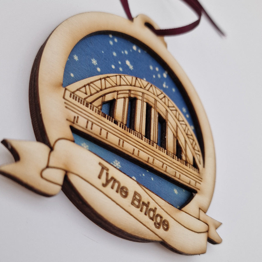 tyne bridge newcastle landmark at night stars snowflakes geordie gifts christmas tree decoation bauble